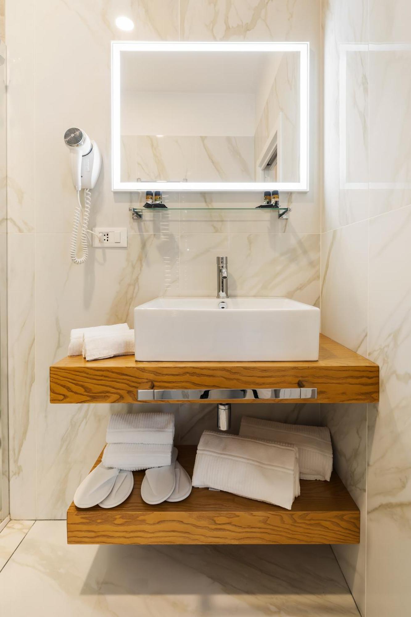 Albadea Deco&Jacuzzi Hotel Rome Luaran gambar